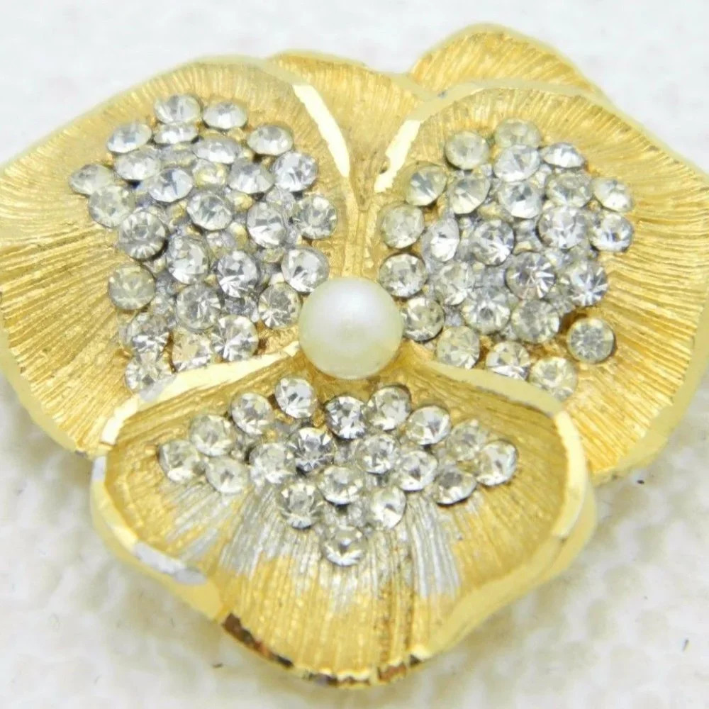 BSK B.S.K. Signed Gold Tone Clear Rhinestone Pin